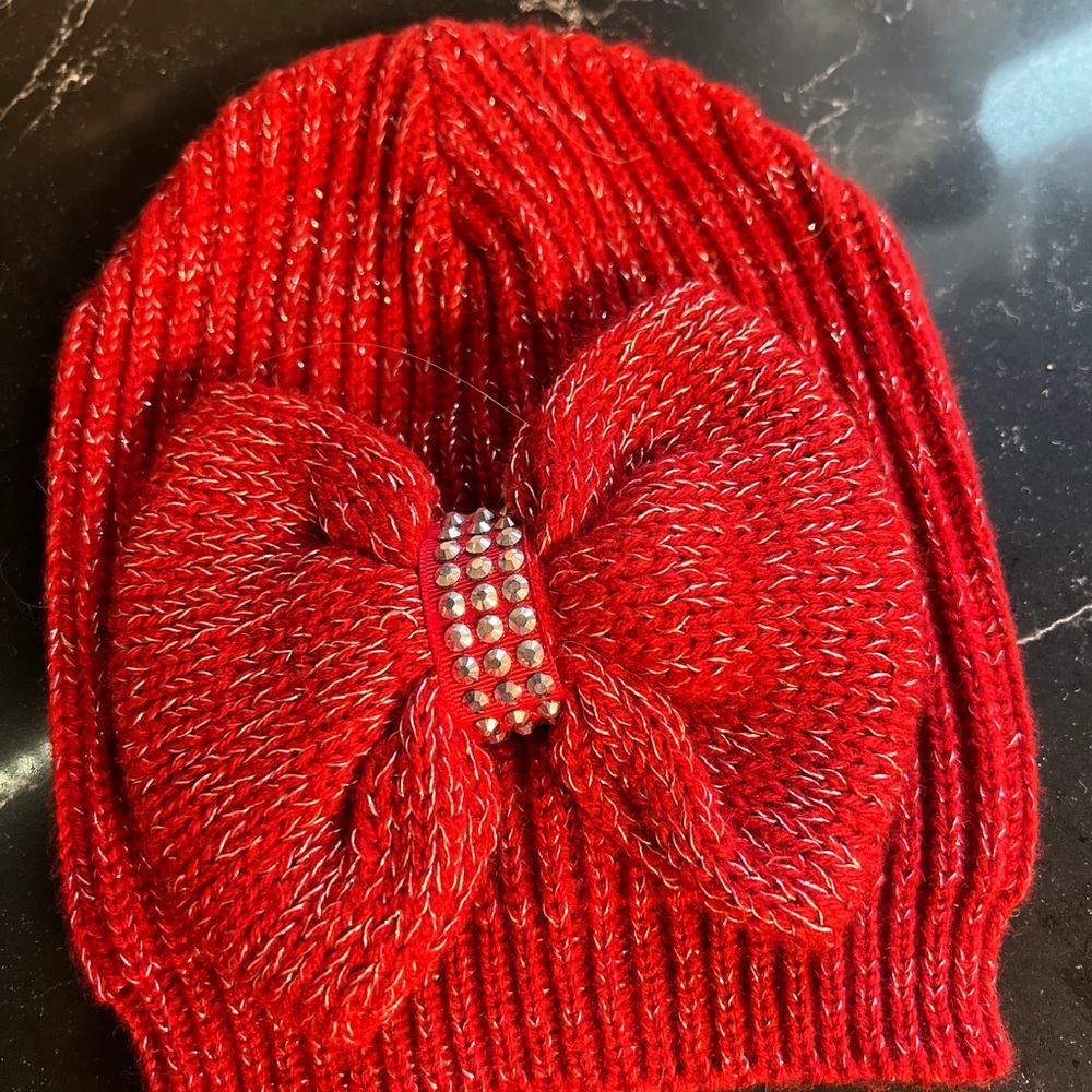 Red knit hat with bow accent new